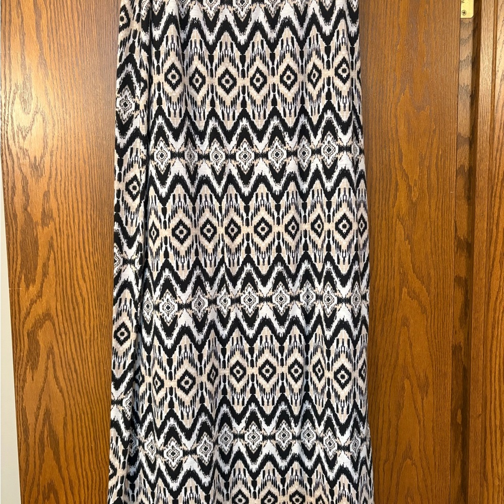 Elegant Black and White Geometric Maxi Skirt